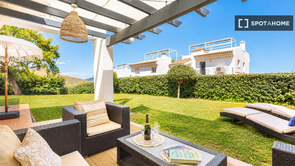 Apartamento de 2 habitaciones en alquiler en Ojén, Málaga.