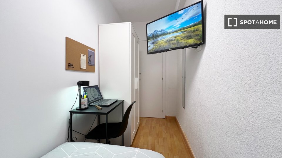 Double room Madrid, 5 beds — photo 8