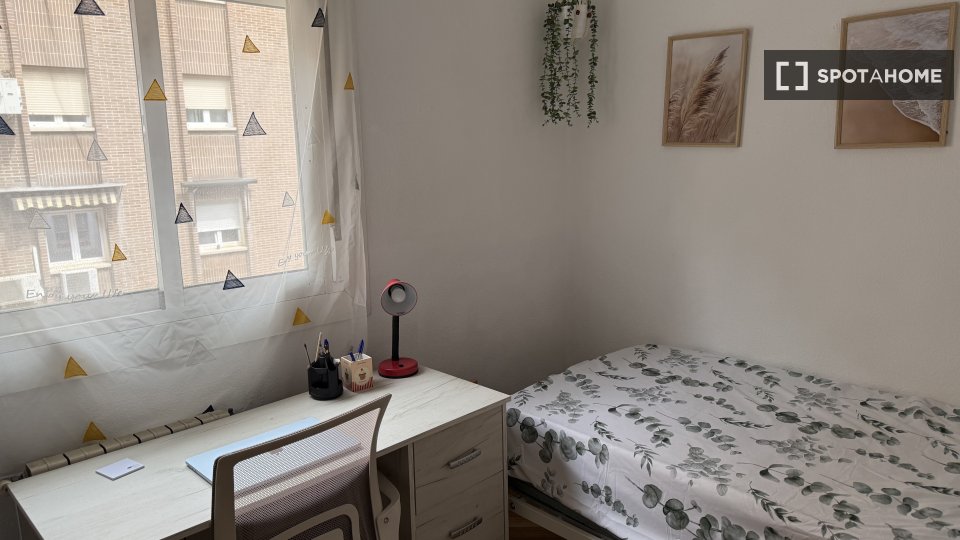 Double room Madrid, 2 beds, 75m² — photo 2