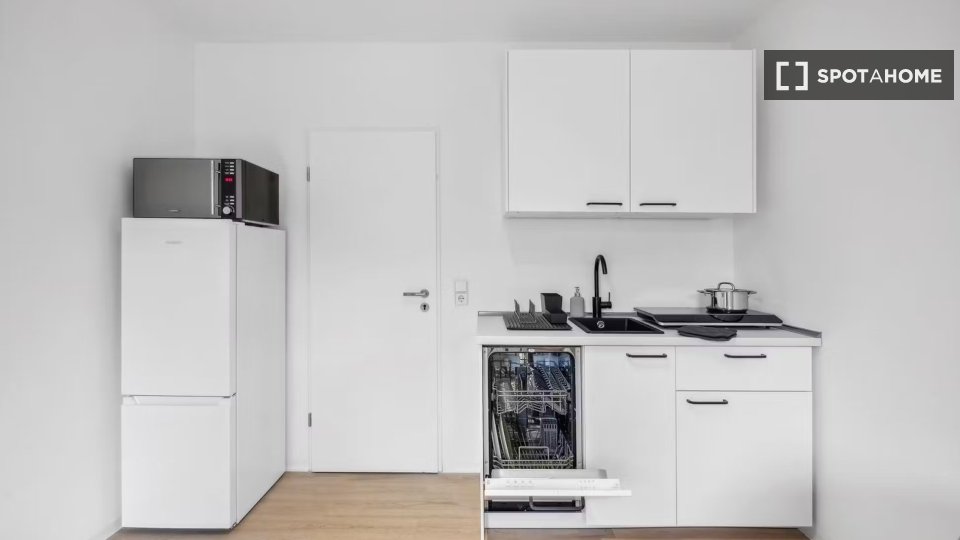 Double room Hamburg, 2 beds, 43m² — photo 2