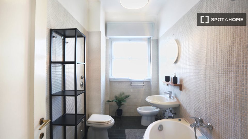 Double room Milan, 3 beds, 101m² — photo 9