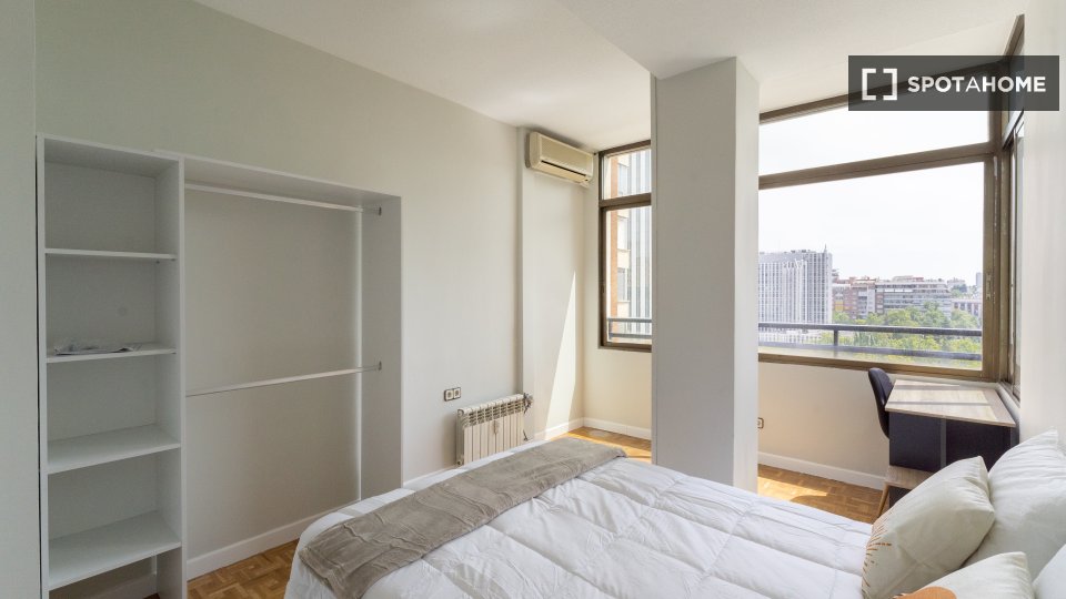 Double room Madrid, 5 beds — photo 16