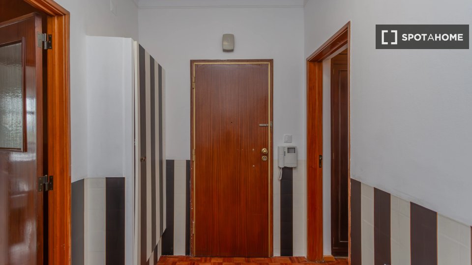 Double room Lisbon, 4 beds — photo 12
