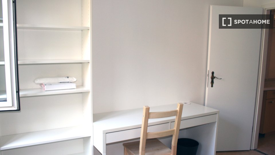 Double room Berlin, 4 beds, 81m² — photo 10