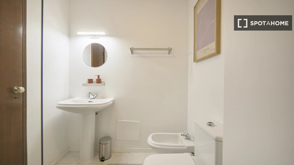 Double room Lisbon, 5 beds — photo 8