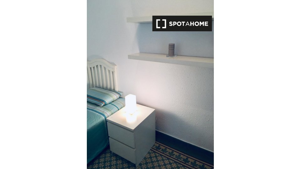 Double room Barcelona, 3 beds — photo 8