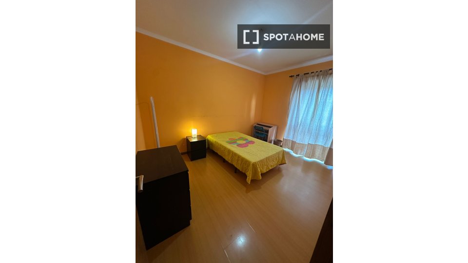 Double room Porto, 3 beds — photo 1