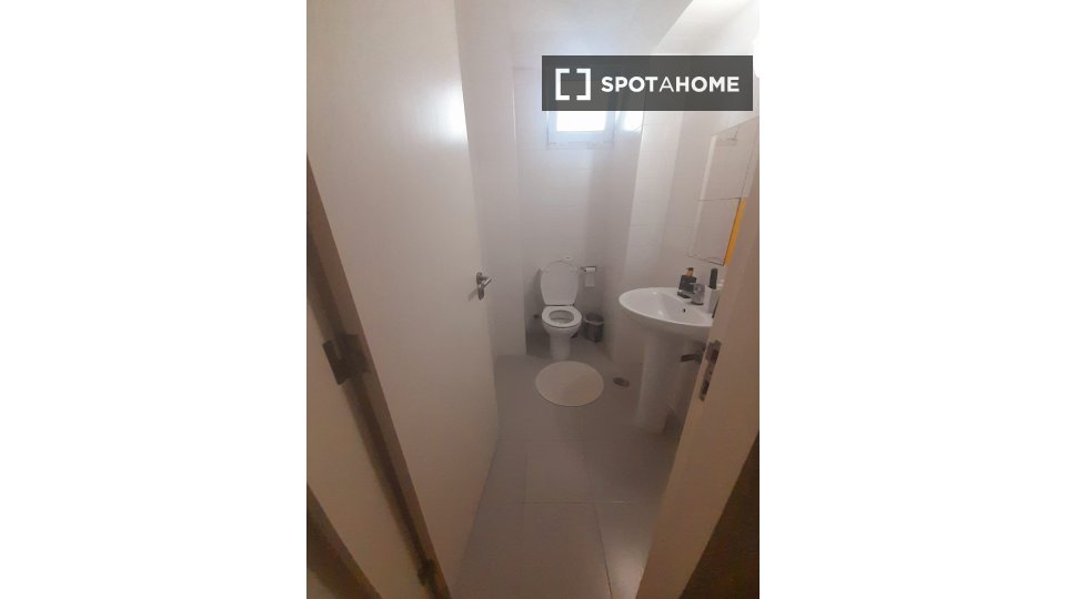 Double room Lisbon, 3 beds — photo 3