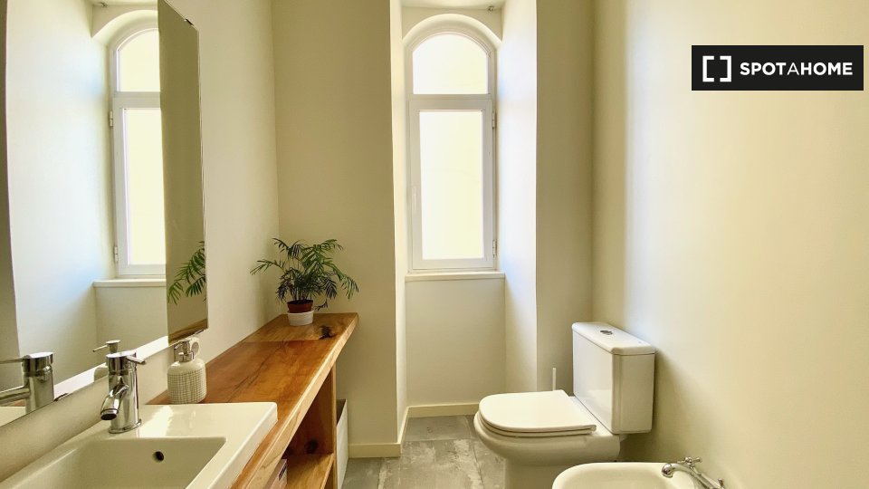 Apartment Lisbon, 2 beds, 75m² — photo 11