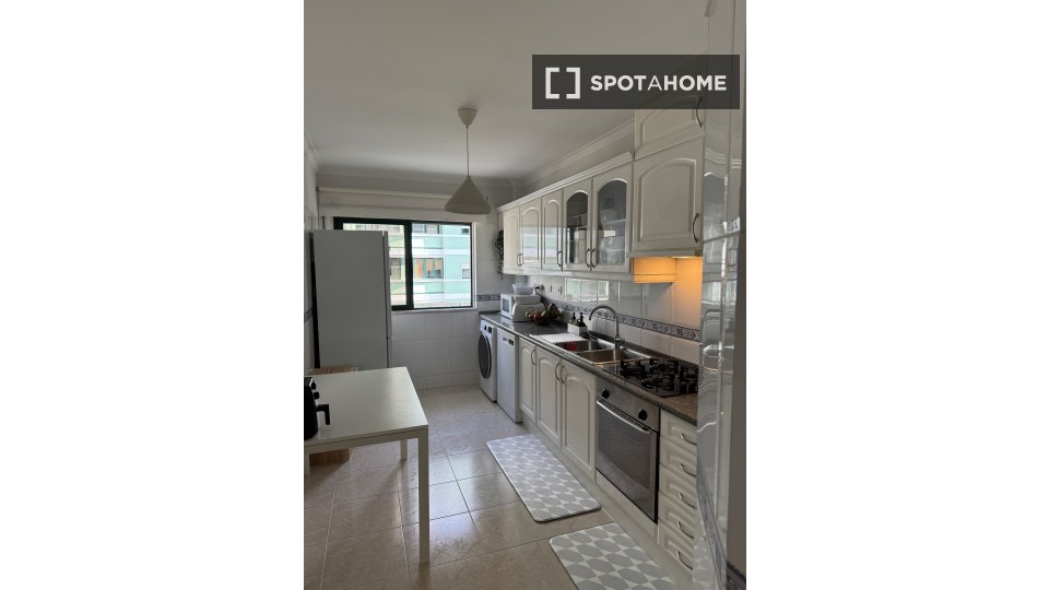 Apartment Lisbon, 2 beds, 108m² — photo 12