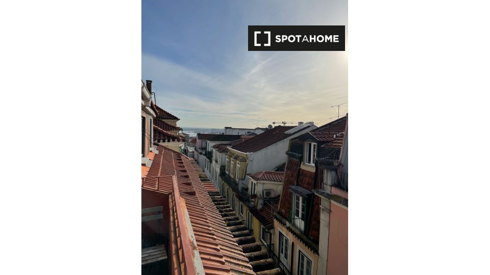 Apartment Lisbon, 2 beds, 75m² — photo 18