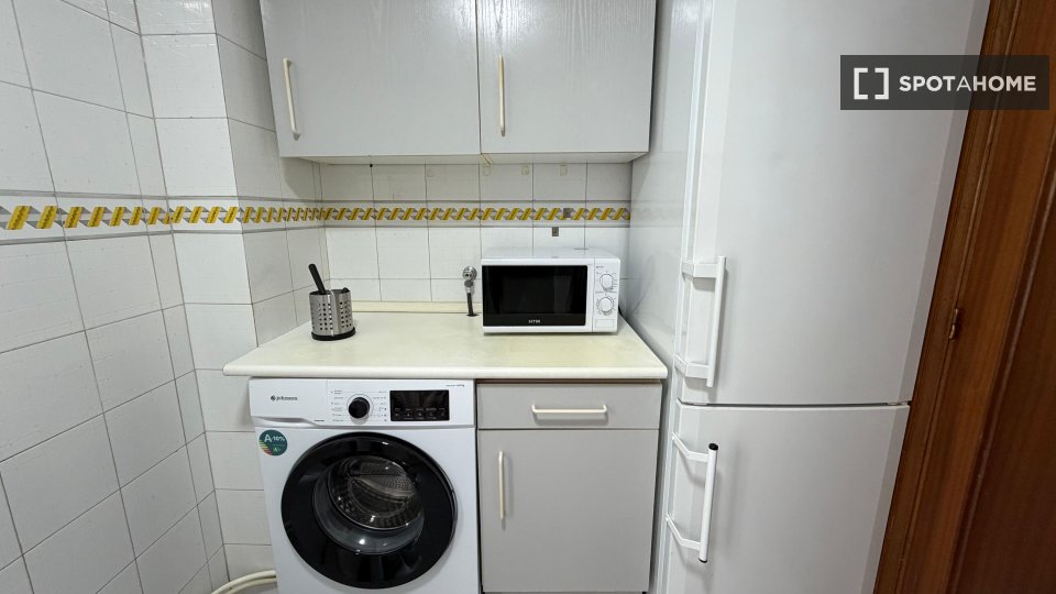 Double room Madrid, 5 beds, 100m² — photo 3
