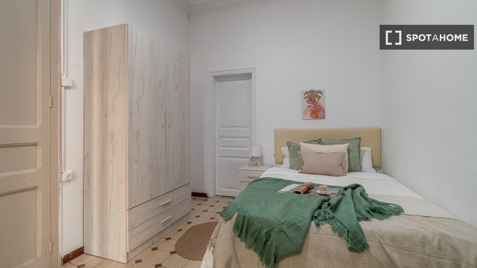 Double room Barcelona, 7 beds, 121m² — photo 19