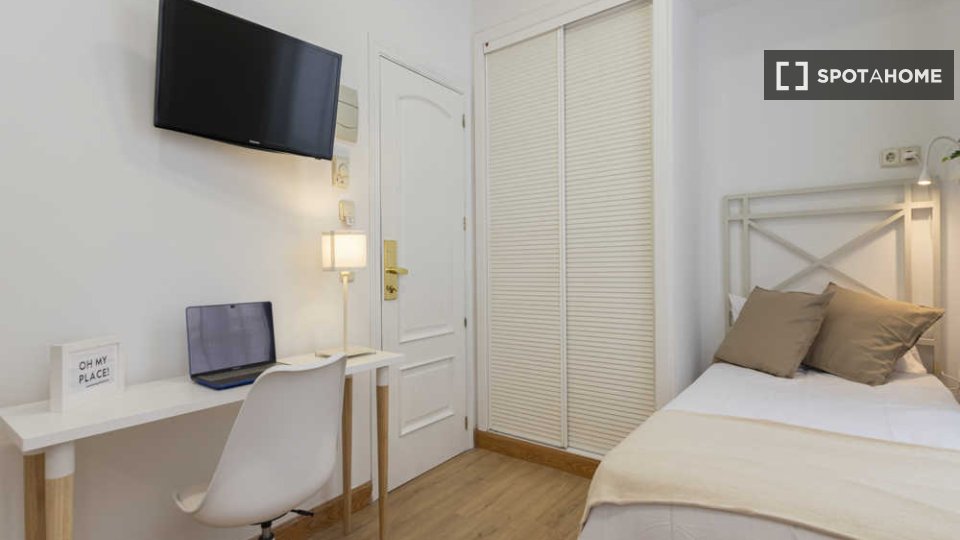Double room Madrid, 41 beds, 1620m² — photo 44