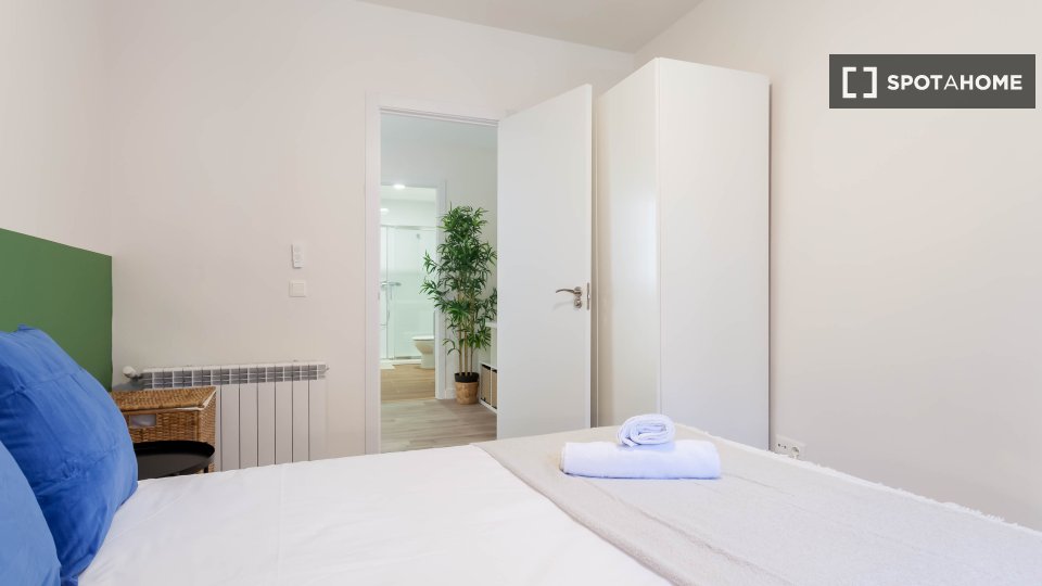 Double room Madrid, 9 beds, 180m² — photo 31