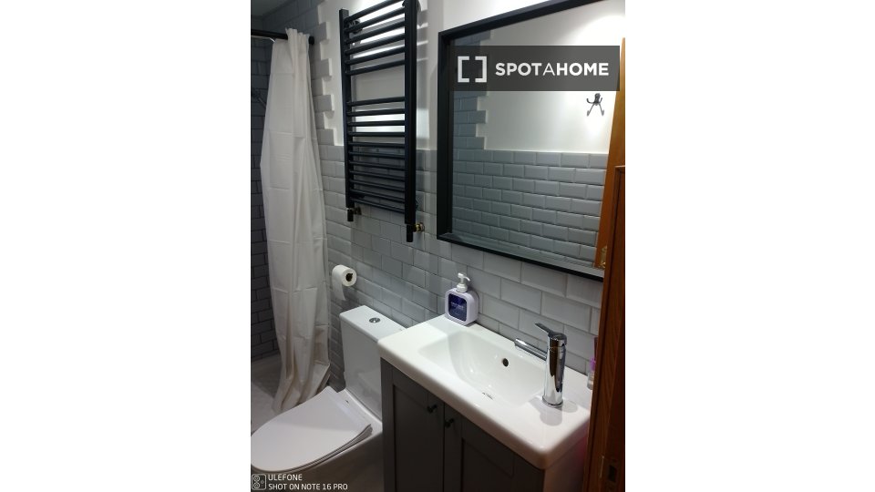 Double room Madrid, 4 beds, 80m² — photo 17