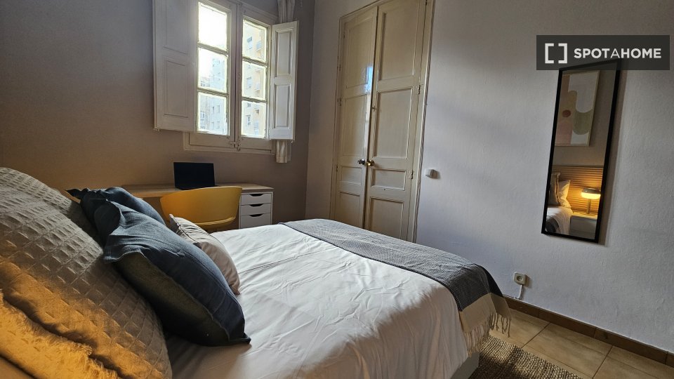 Double room Barcelona, 5 beds, 160m² — photo 1