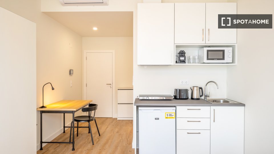 Apartment mono Lisbon, 18m² — photo 17