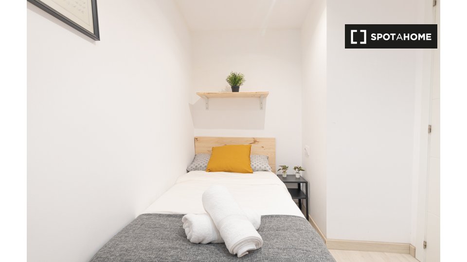 Double room Barcelona, 5 beds, 150m² — photo 1