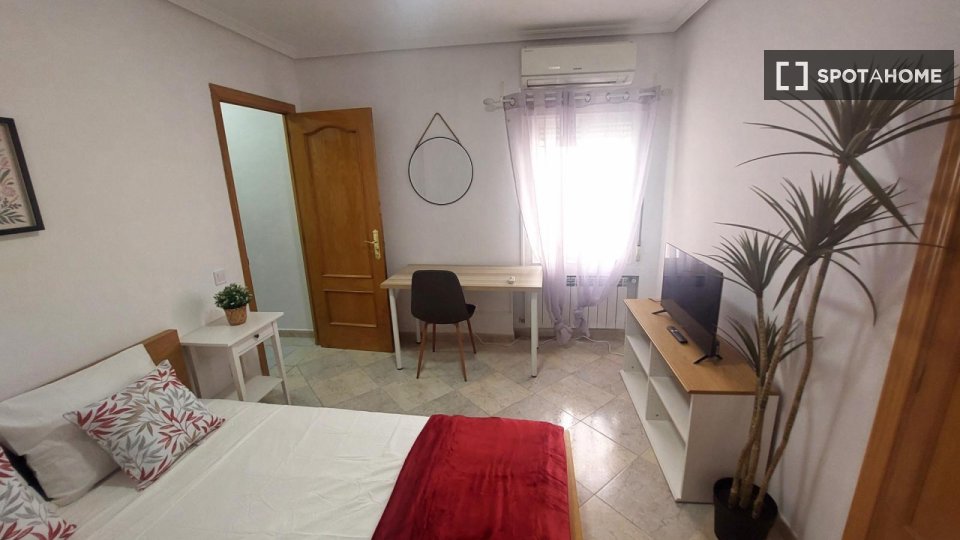 Double room Madrid, 4 beds, 95m² — photo 23
