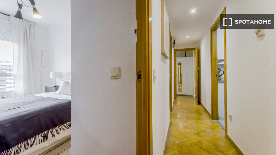 Double room Madrid, 5 beds — photo 15
