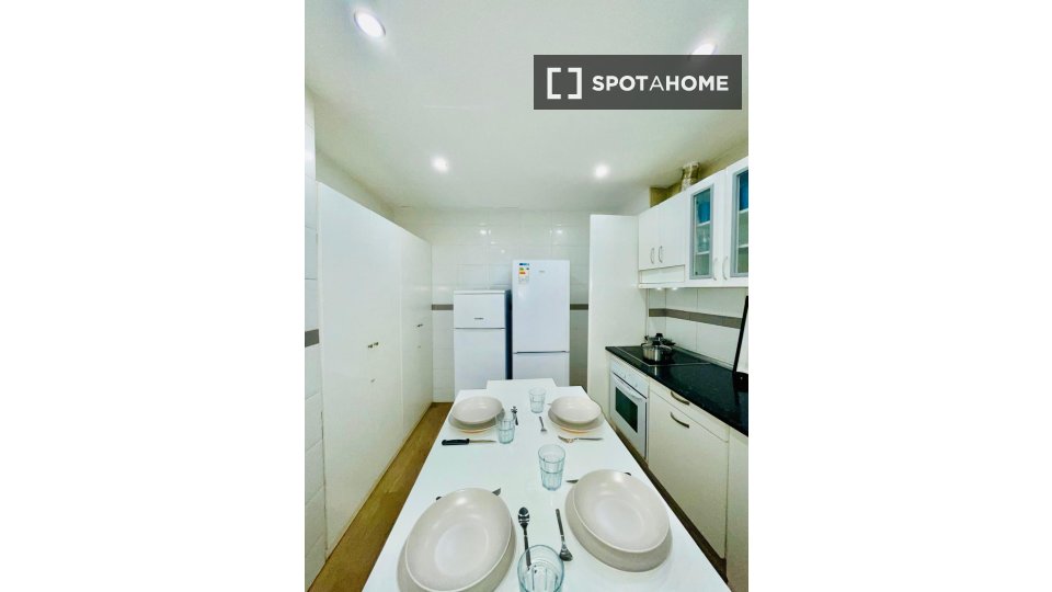 Double room Madrid, 12 beds, 185m² — photo 7