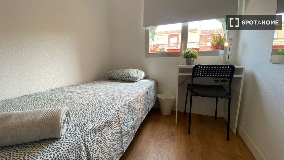 Double room Madrid, 3 beds — photo 17