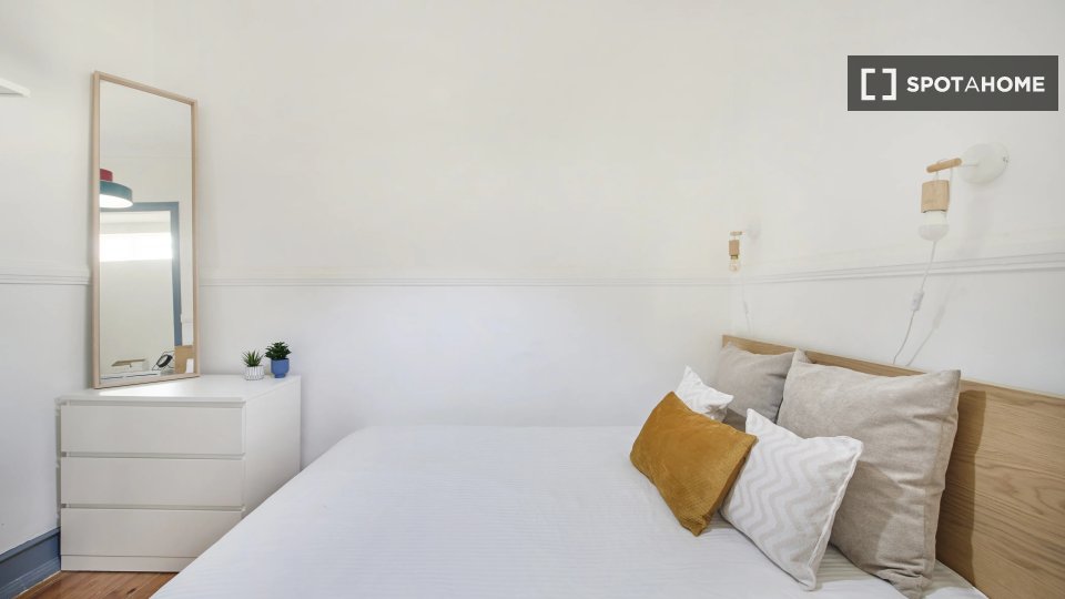 Double room Lisbon, 4 beds — photo 12