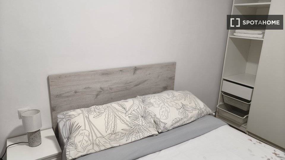 Habitación en piso compartido en alquiler en Iturralde, Bilbao.