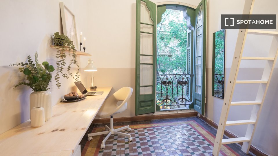 Double room Barcelona, 5 beds, 120m² — photo 9