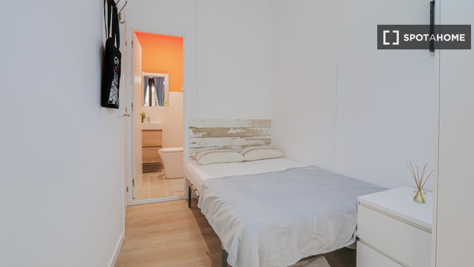 Double room Barcelona, 5 beds — photo 10
