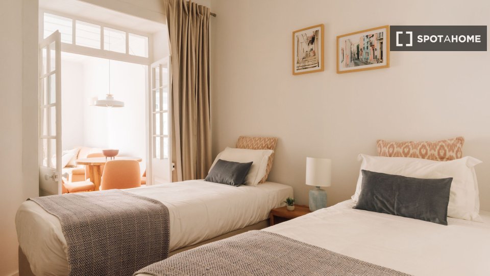 Apartment Lisbon, 2 beds, 70m² — photo 14