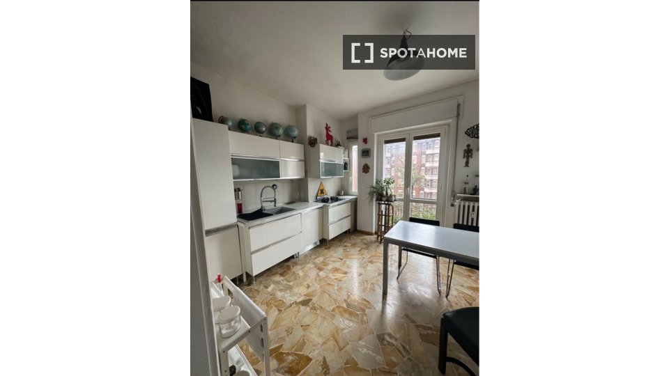 Double room Milan, 3 beds, 78m² — photo 3