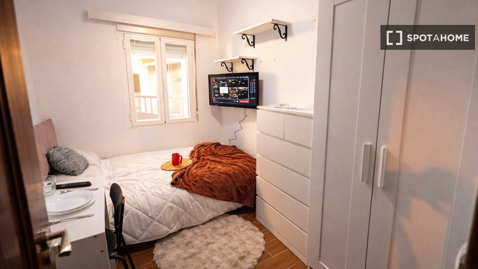 Double room Madrid, 4 beds, 75m² — photo 9