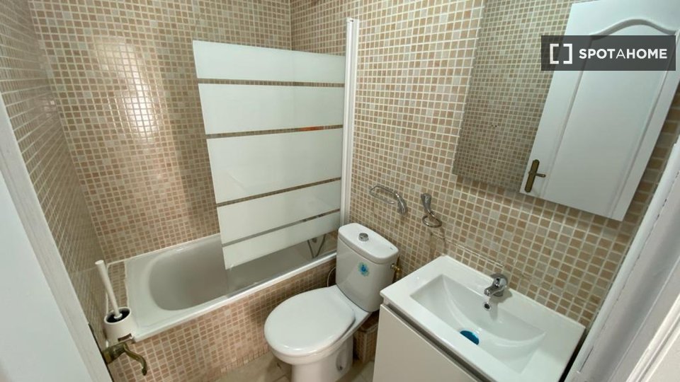 Double room Madrid, 4 beds — photo 9