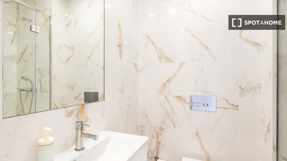 Apartment Porto, 1 bed, 64m² — photo 22