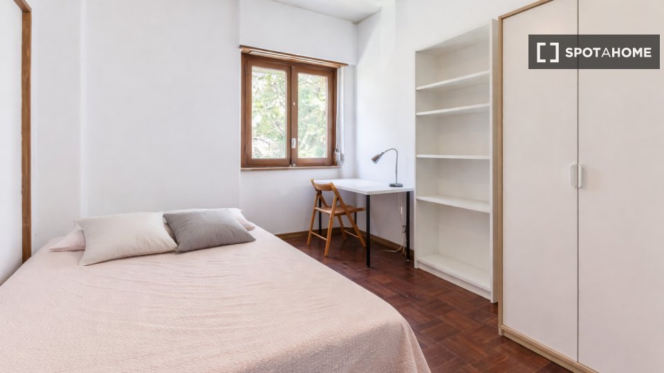 Double room Lisbon, 6 beds — photo 29