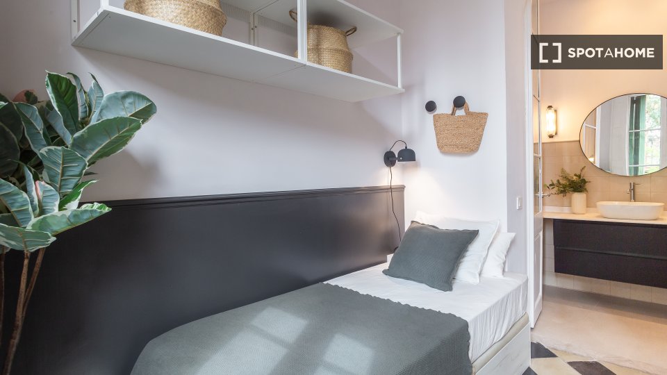 Double room Barcelona, 16 beds, 380m² — photo 13