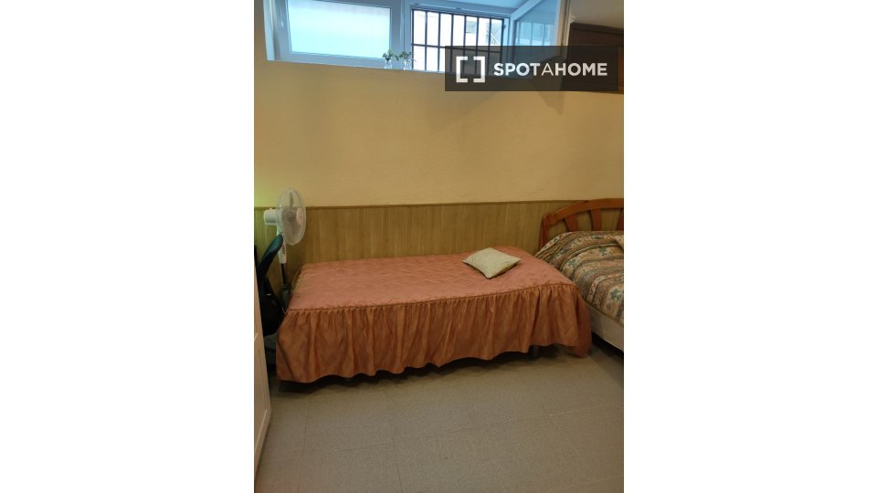Double room Madrid, 1 bed — photo 8