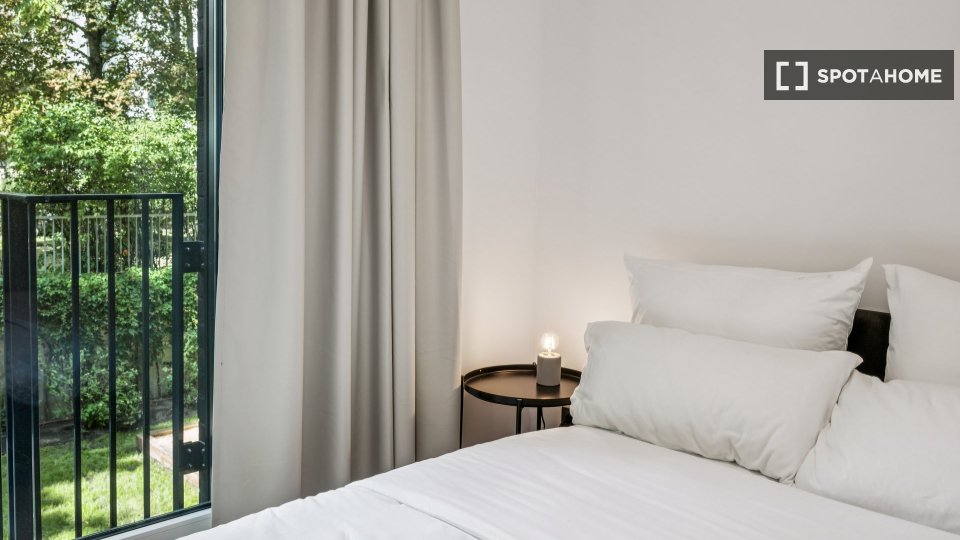 Double room Berlin, 3 beds, 60m² — photo 3