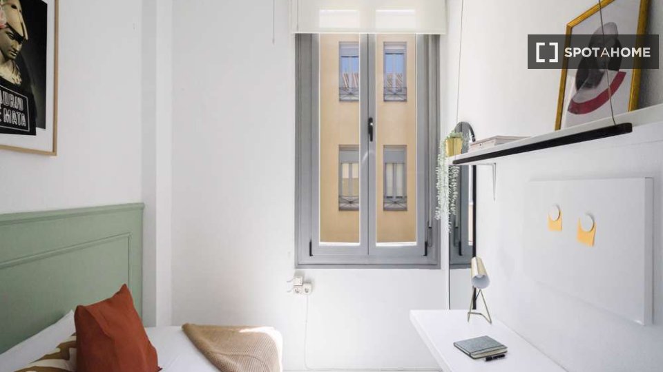 Double room Madrid, 68 beds, 2620m² — photo 11