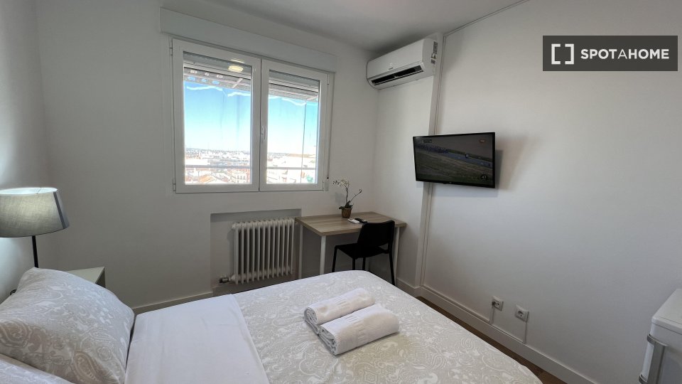 Double room Madrid, 4 beds, 90m² — photo 16
