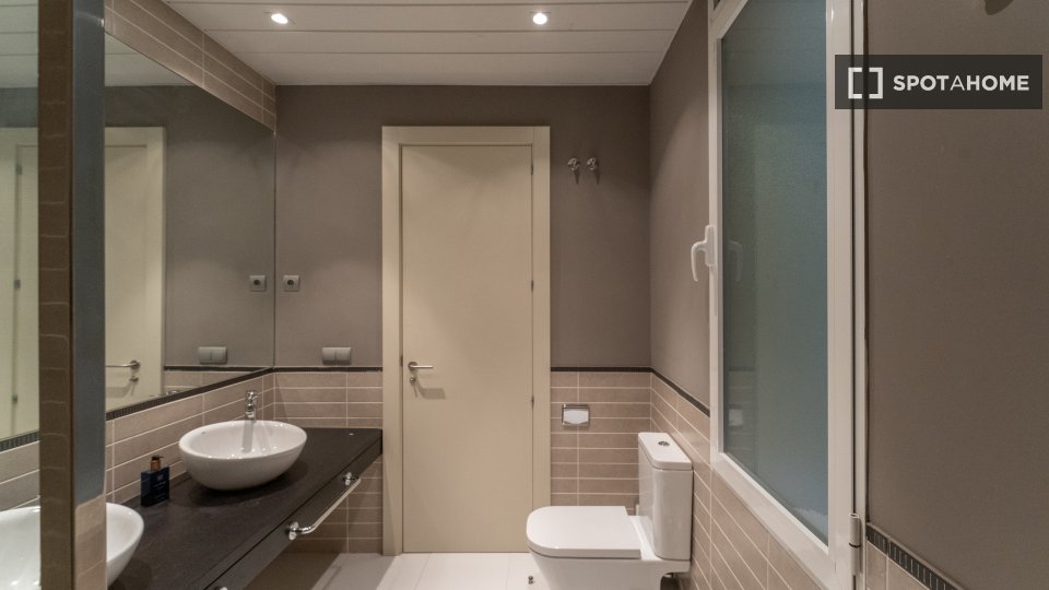 Double room Madrid, 6 beds — photo 11