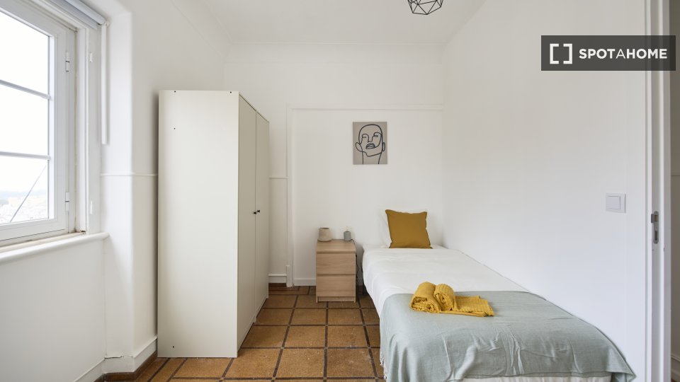 Double room Lisbon, 9 beds — photo 14