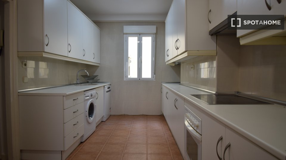 Double room Madrid, 6 beds, 200m² — photo 11
