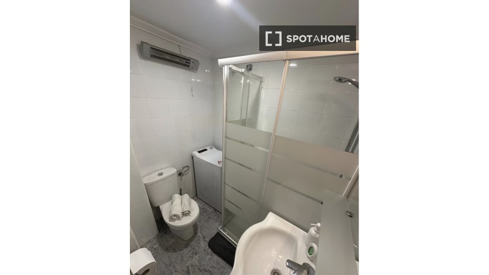 Double room Valencia, 2 beds, 90m² — photo 10