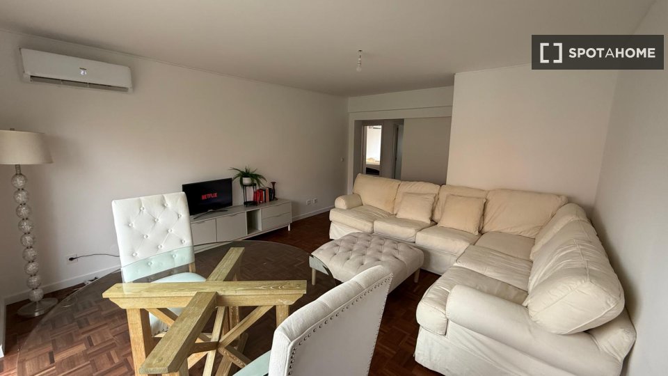 Apartment Lisbon, 2 beds, 95m² — photo 4