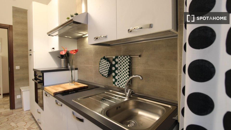 Double room Brescia, 3 beds — photo 7