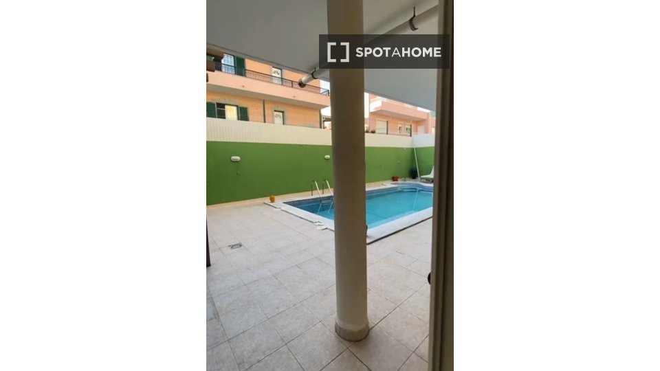 Double room Lisbon, 2 beds, 16m² — photo 14