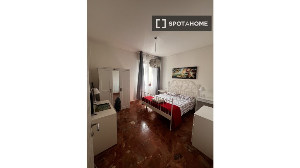 Double room Florence, 3 beds, 90m² — photo 37